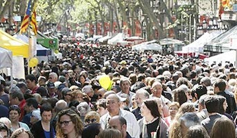 Los libreros facturan 21,8 millones en Sant Jordi, un 4 % más que en 2016