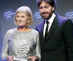 Alicia Giménez Bartlett gana el Premio Planeta 2015 con "Hombres desnudos"