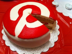 Tarta con el logo de Pinterest 