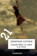 CUANDO ALICE SE SUBIÓ A LA MESA