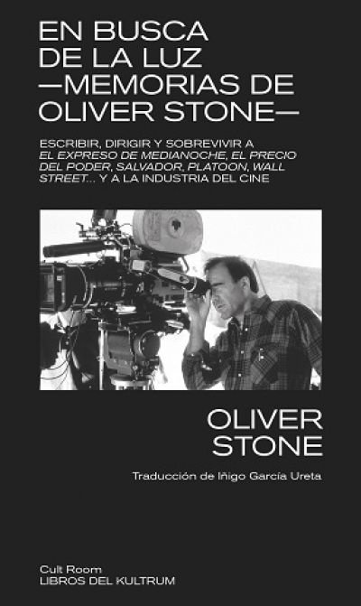 Portada de EN BUSCA DE LA LUZ. Memorias de Oliver Stone