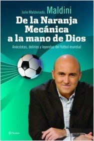 Portada de DE LA NARANJA MECÁNICA A LA MANO DE DIOS. Anécdotas, delirios y leyendas del fútbol mundial