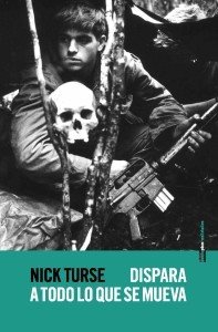 Portada de DISPARA A TODO LO QUE SE MUEVA. La verdadera guerra norteamericana en Vietnam